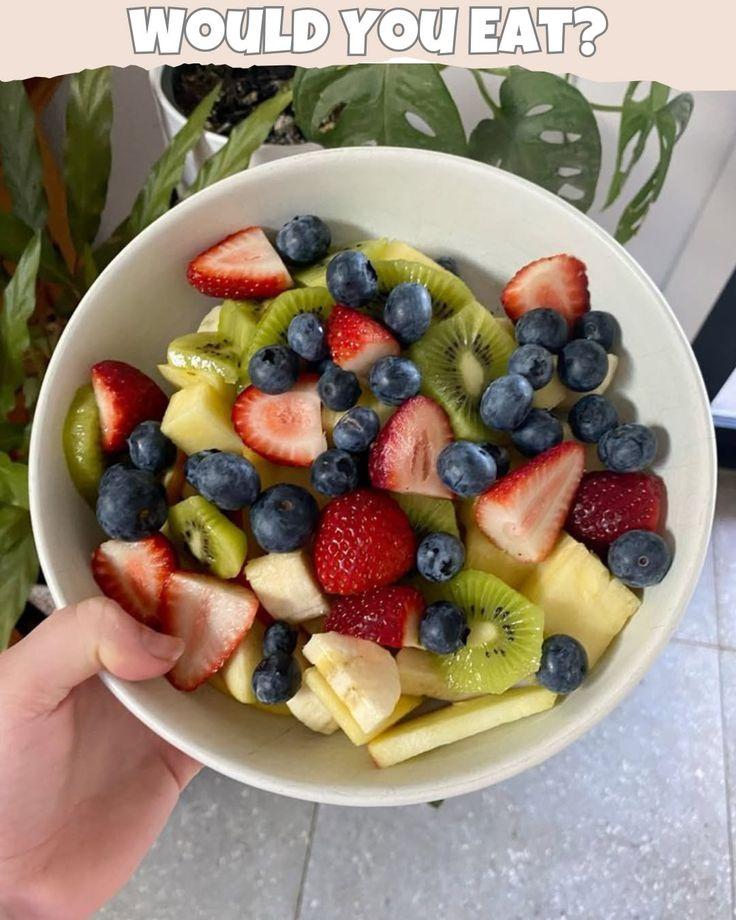 Berry Bonanza: Sun-Kissed Assorted Berries